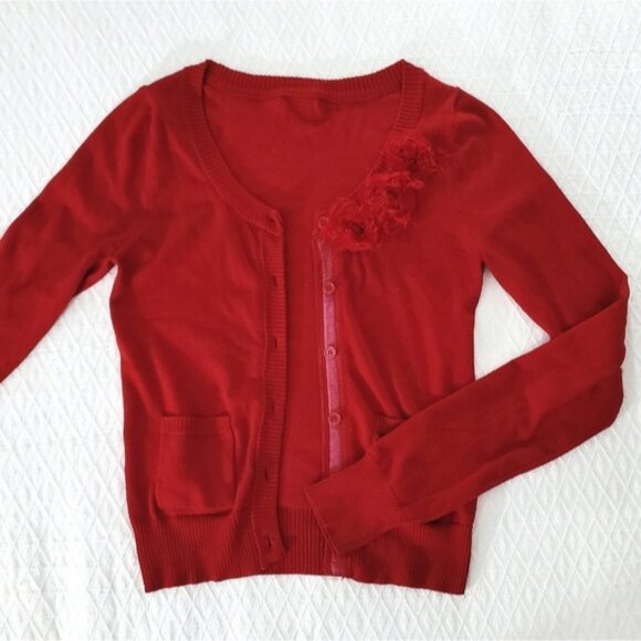 Vintage Knit Red Cardigan With Pockets/Flower Broach - Picture 10 of 15